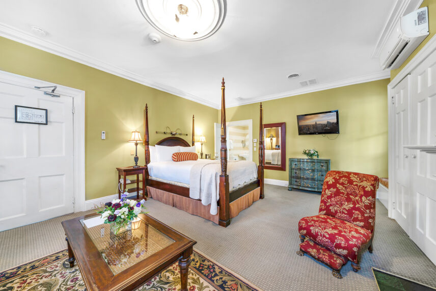 A wide shot of the Newark Room in The Charles Hotel in Niagara-on-the-Lake.