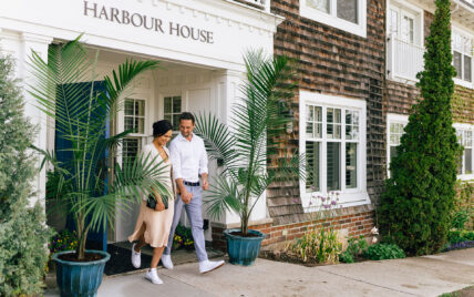 A couple leaving the Harbour House Hotel in Niagara-on-the-Lake.