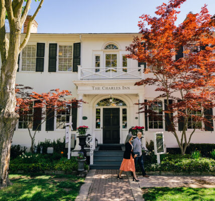 A couple leaving the Charles Inn in Niagara-on-the-Lake.