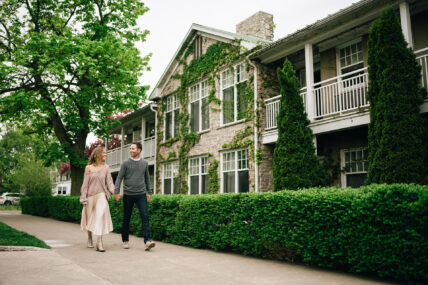 A couple walking beside the Shaw Club in Niagara-on-the-Lake.