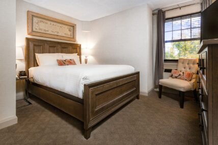 Standard Double Guestroom at Shaw Club Hotel in Niagara on the Lake