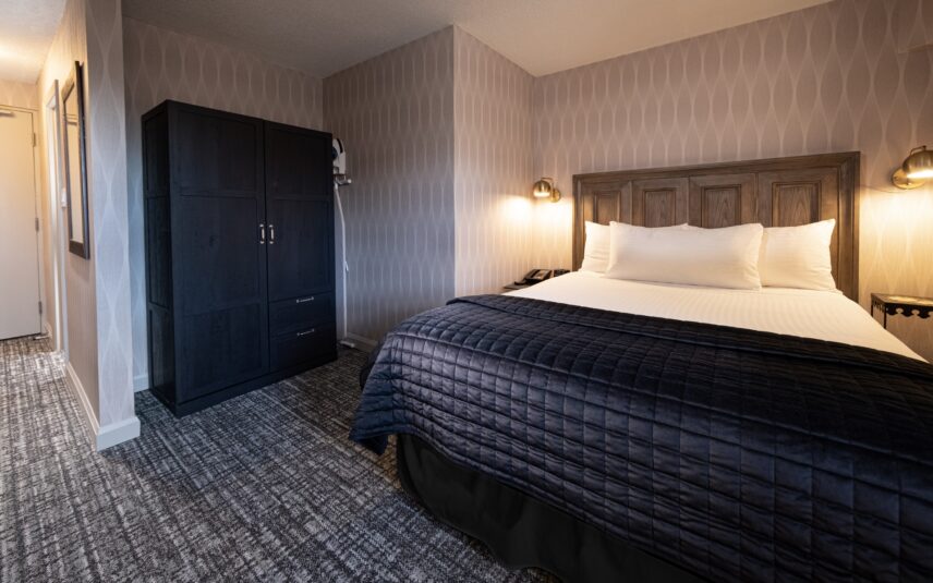 Standard Double Guestroom at Shaw Club Hotel in Niagara on the Lake