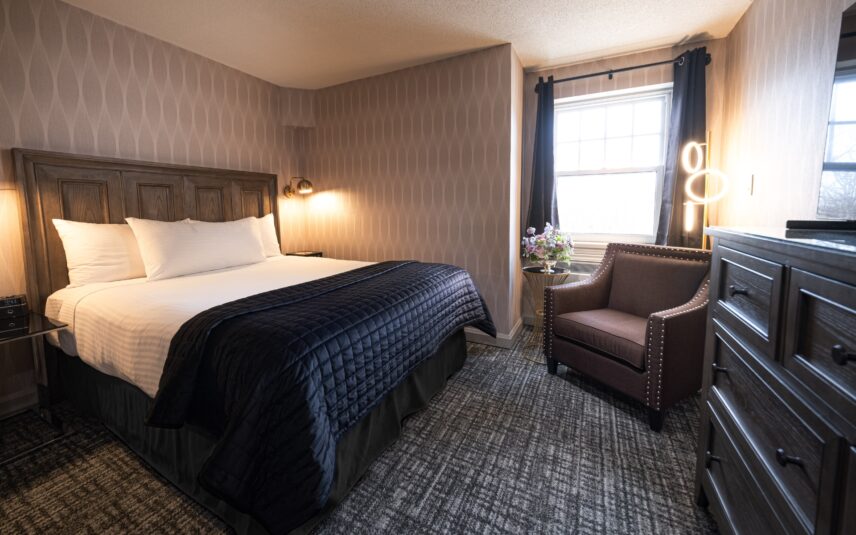 Standard Double Guestroom at Shaw Club Hotel in Niagara on the Lake