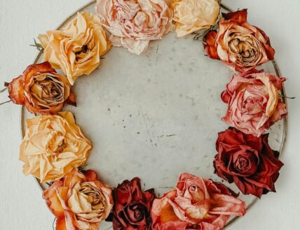 DIY dried flower ornament for Christmas tree in Niagara-on-the-Lake.